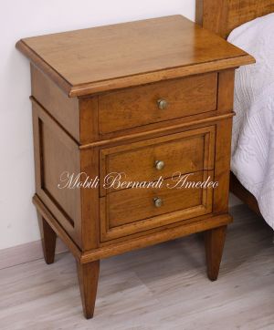 CO16 B Comodino Noce Massello Cassetti Incorniciati Gambe Spillo 02